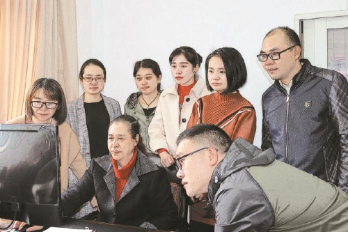 云南：花海里的法治共鸣